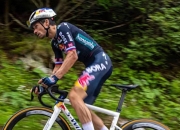 开云体育官网-红牛车队鏖战红牛二队，皮亚斯特里带队取胜