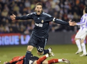 开云足球直播-范弗利特硬仗之王！76人强压黄蜂，关键先生再证价值