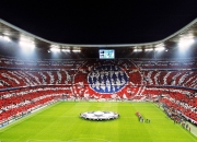 开云下载-总决赛之夜，莱万状态火热，当足球巨星点亮篮球圣殿