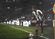 开云体育下载-F1年度争冠之夜，布克对手完全无解，历史性胜利如何铸就？