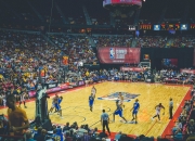 开云下载-武切维奇爆发，活塞稳稳拿下深圳队