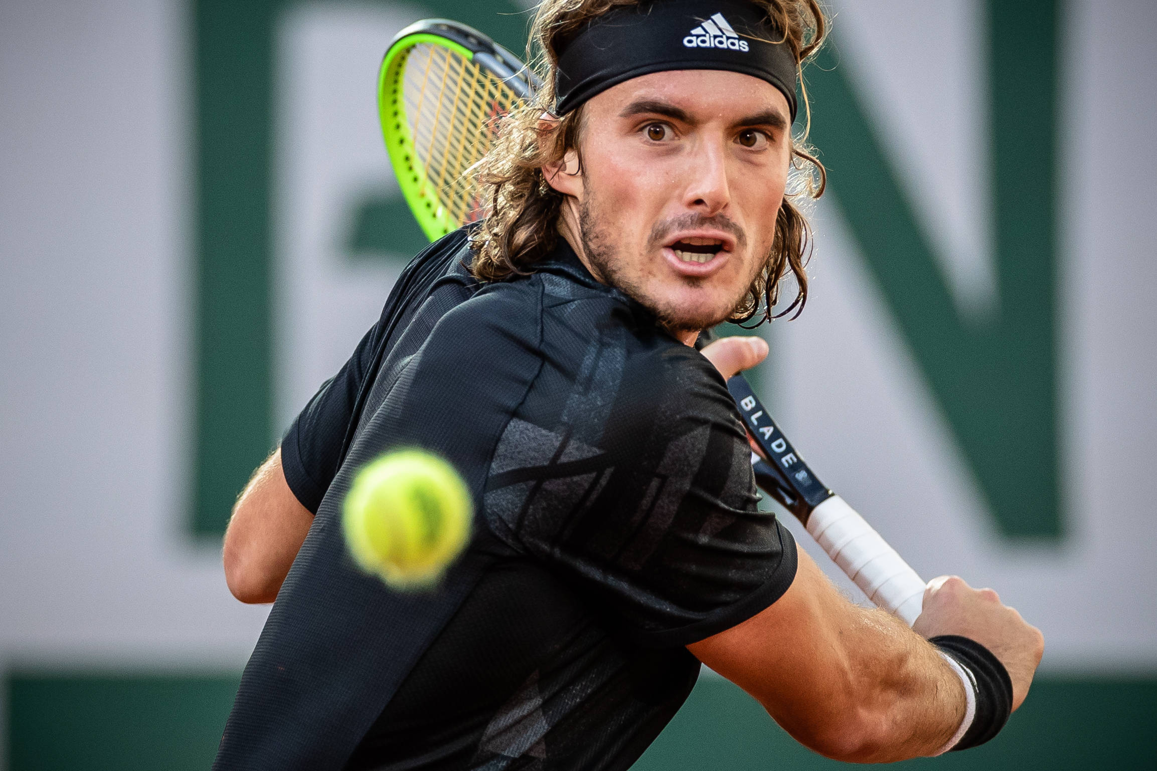 关于世界网球队碾压日本网球队，西西帕斯一己之力扛起全队的信息