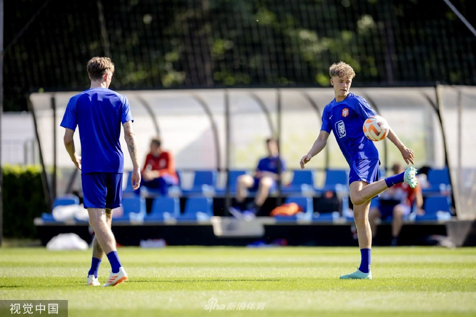 荷兰队遭遇意外失利,无缘欧国联半决赛 荷兰队遭遇意外失利,无缘欧国联半决赛