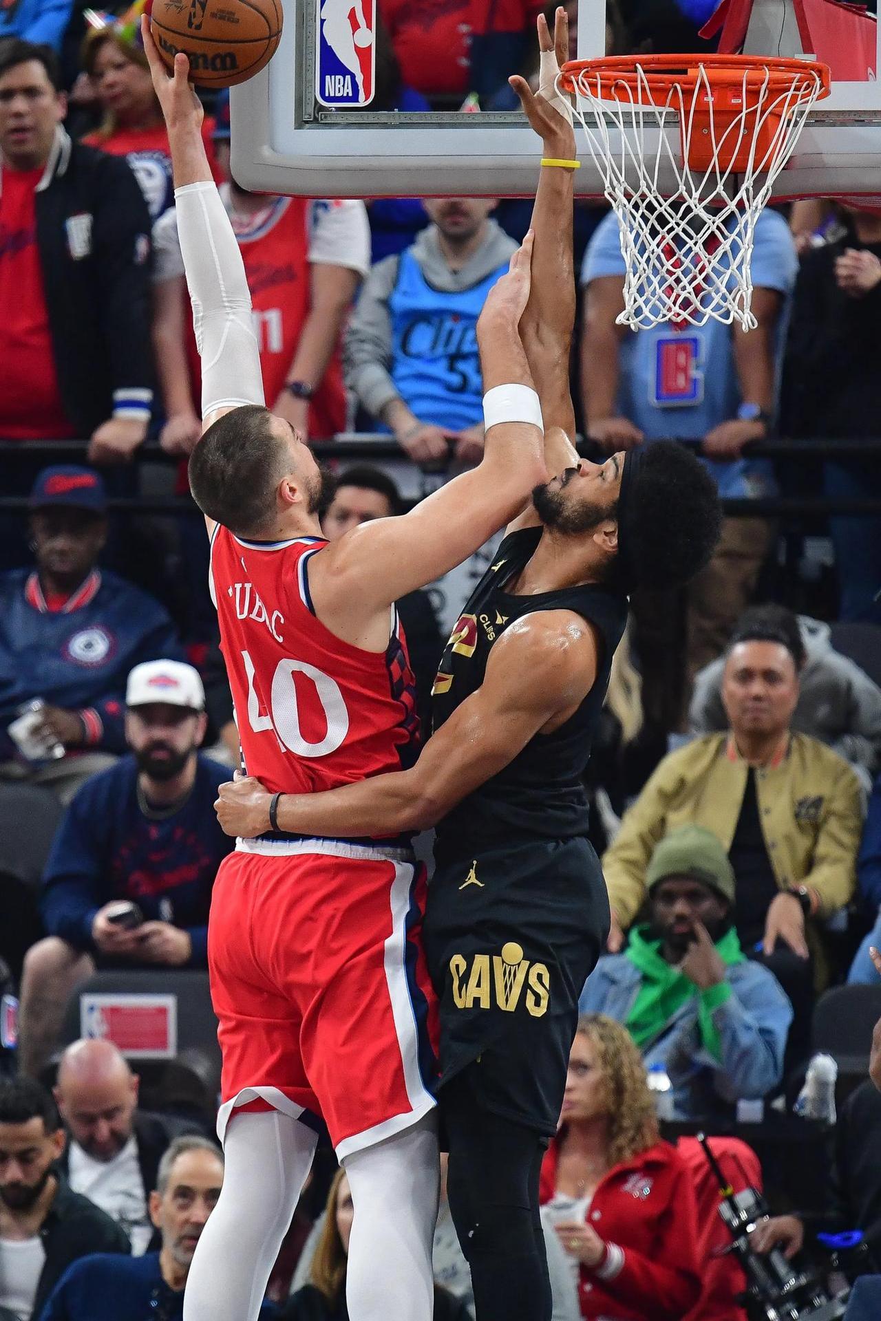 快船碾压篮网，詹姆斯关键制胜