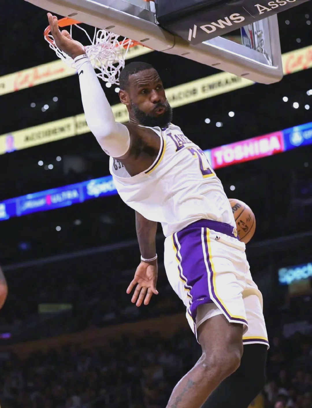 包含湖人血洗塞尔维亚男篮，拉塞尔绝境逆转的词条