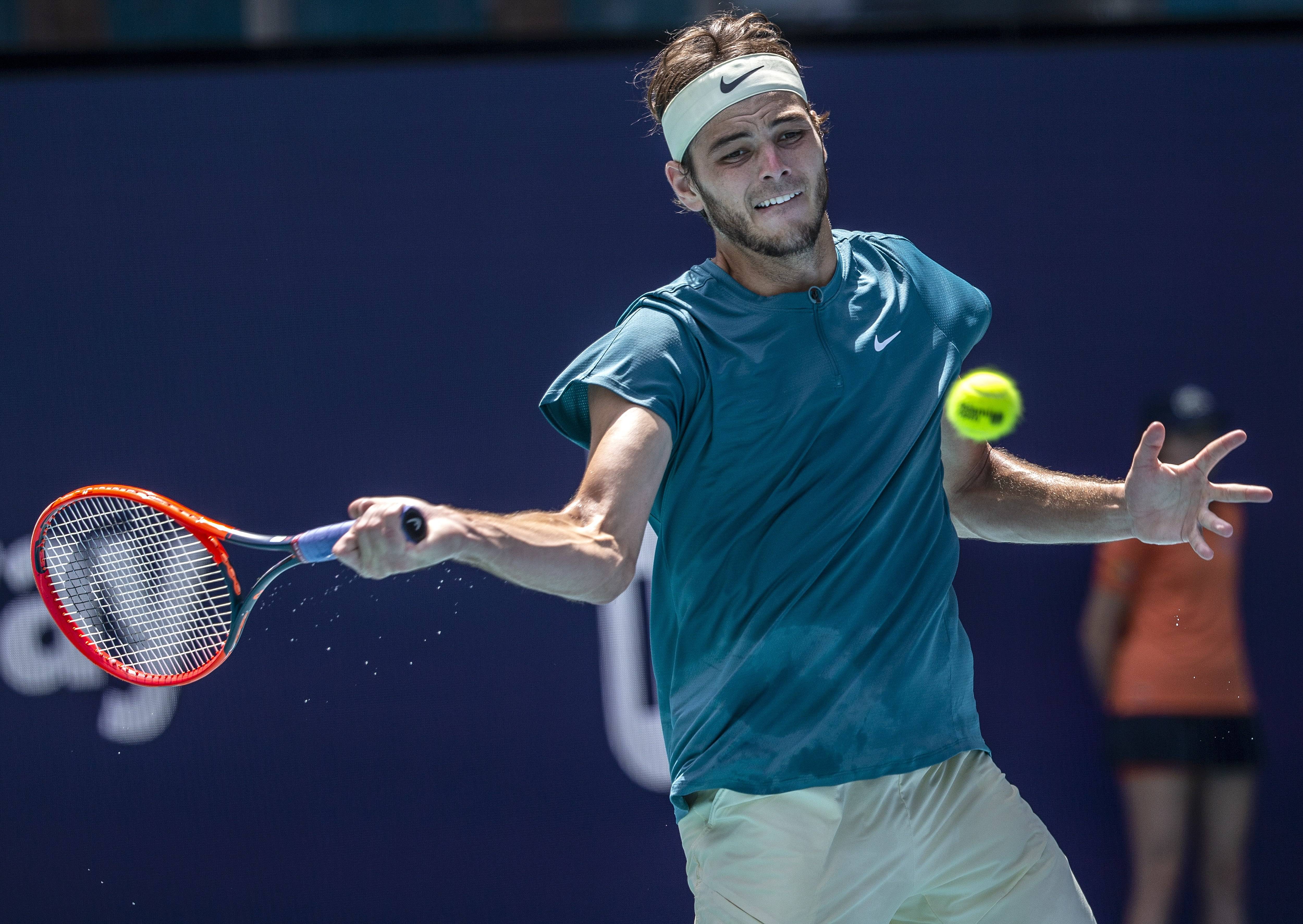 澳大利亚网球队力克美国网球队，德约科维奇统治全场的简单介绍