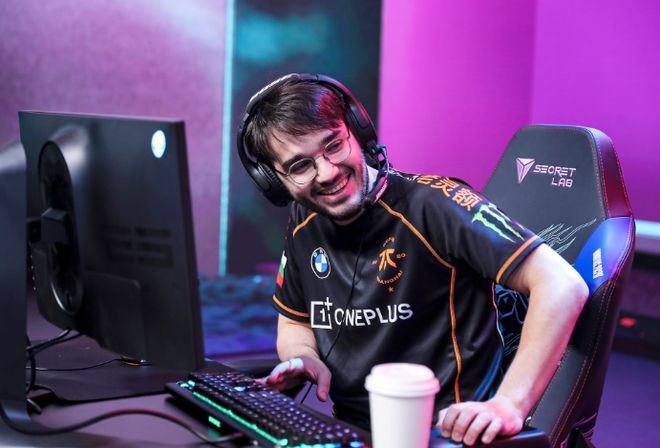 CLG绝杀FNC，Hylissang高光表现的简单介绍