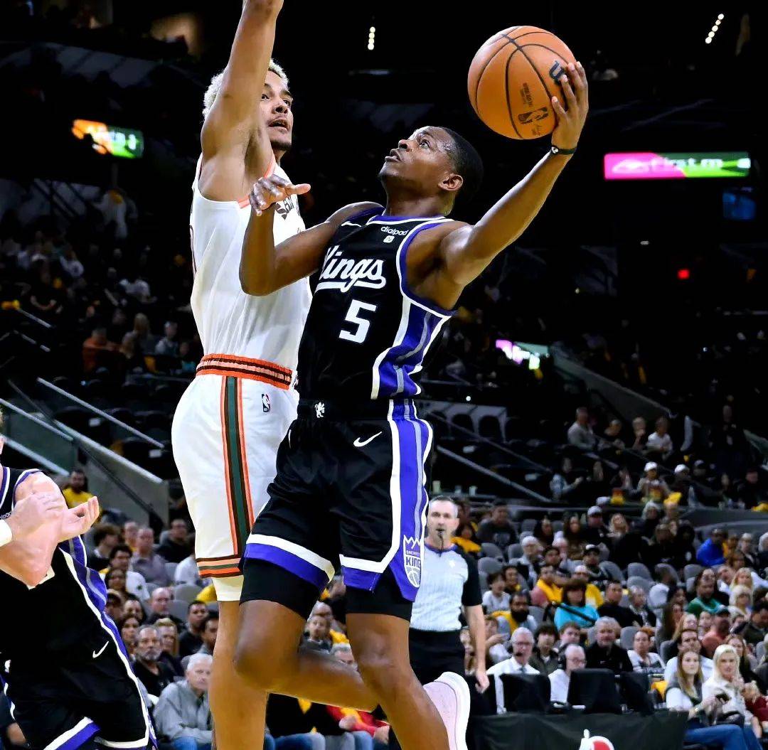 国王爆冷美国男篮，福克斯关键制胜