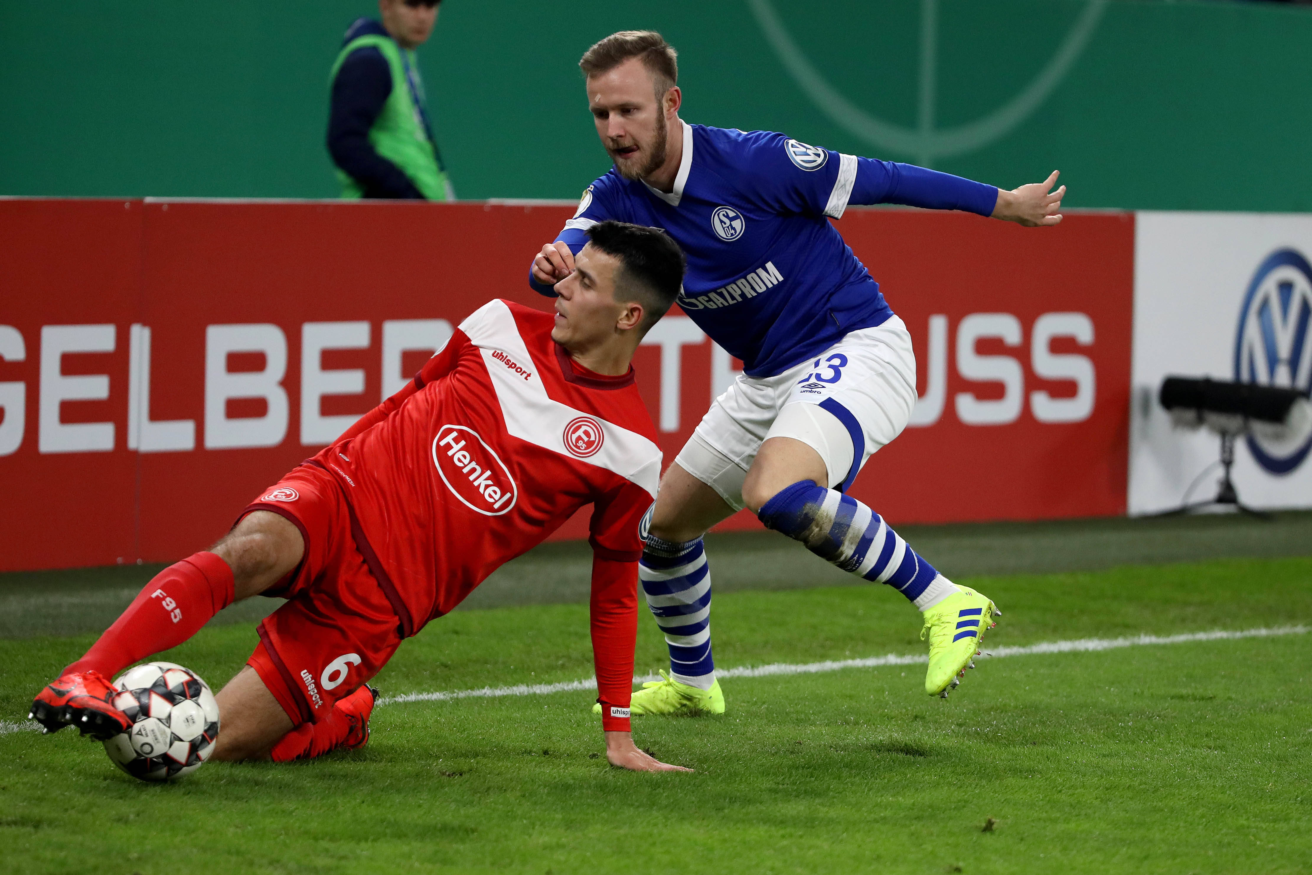 关于多特蒙德客场挑战沙尔克04,全力拼搏取胜的信息 关于多特蒙德客场挑战沙尔克04,全力拼搏取胜的信息