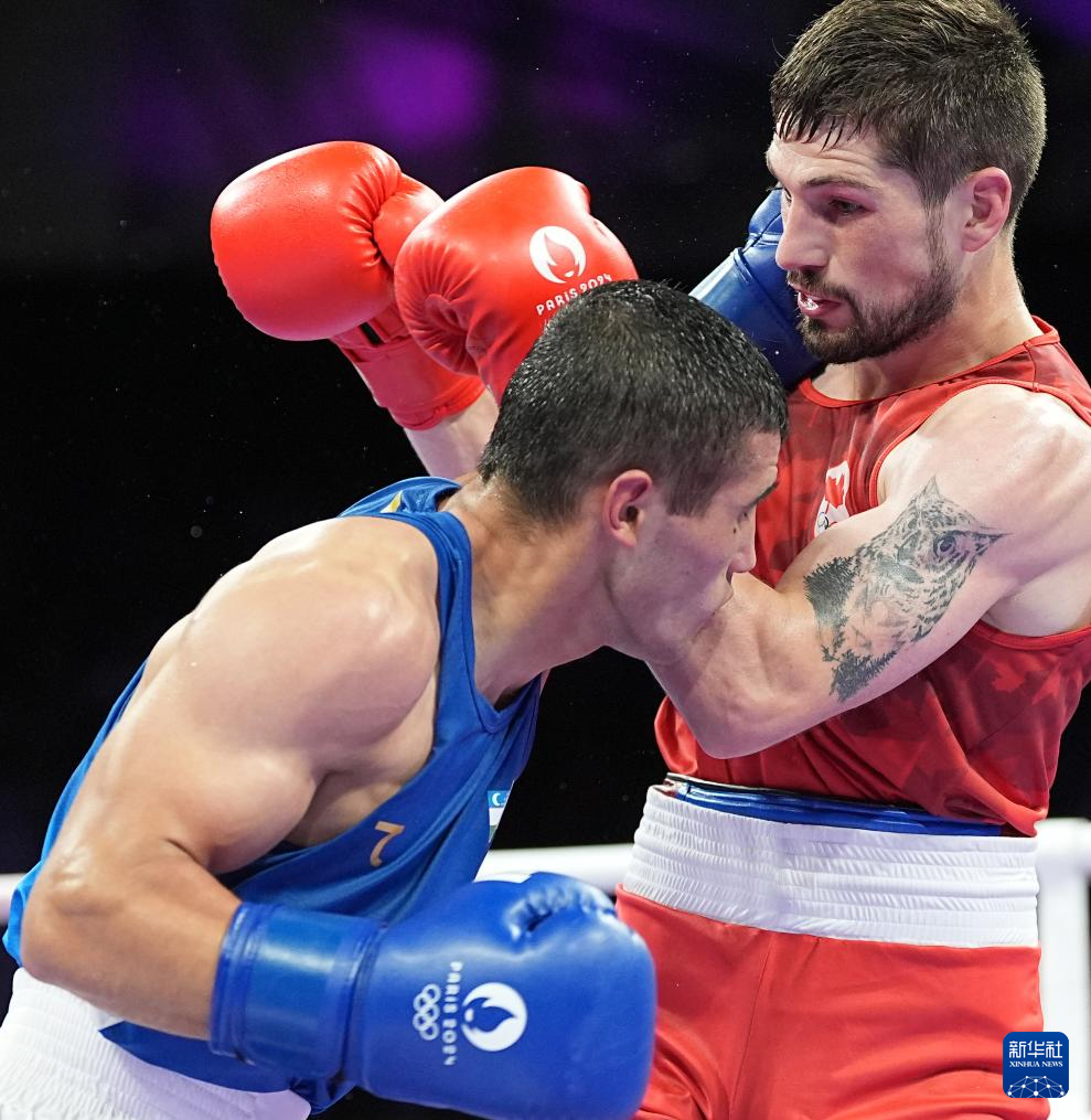 拳击比赛中,美国选手击败对手获胜 拳击比赛中,美国选手击败对手获胜