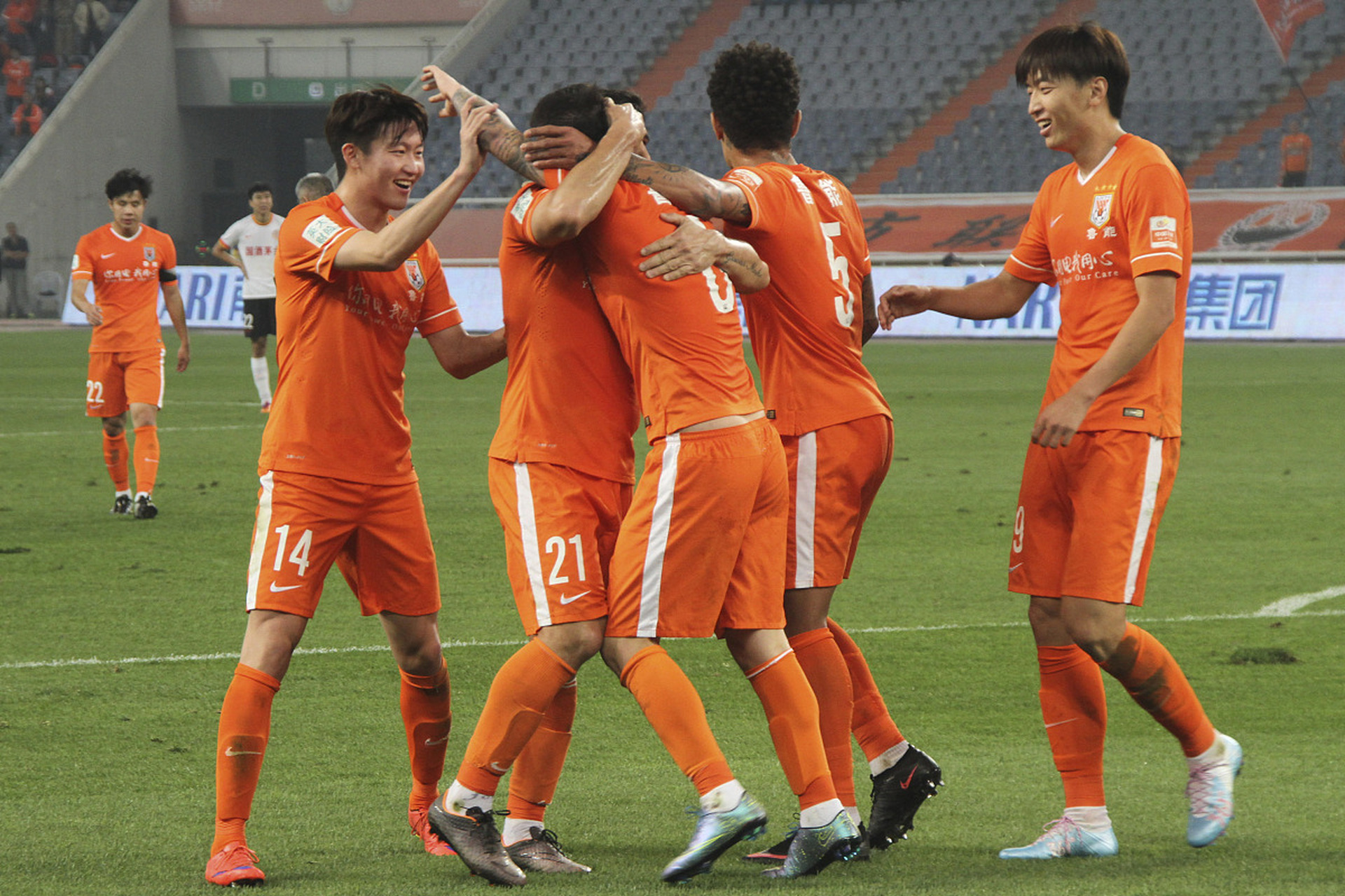 包含鲁能球员士气高涨，追梦冠军之路的词条