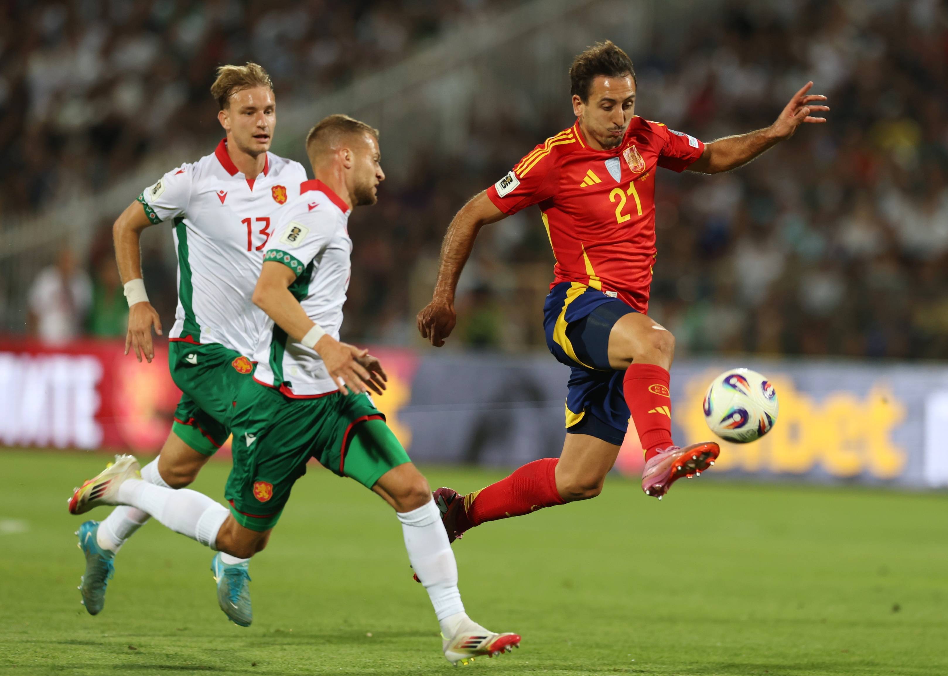 西班牙球员在欧预赛中展示实力