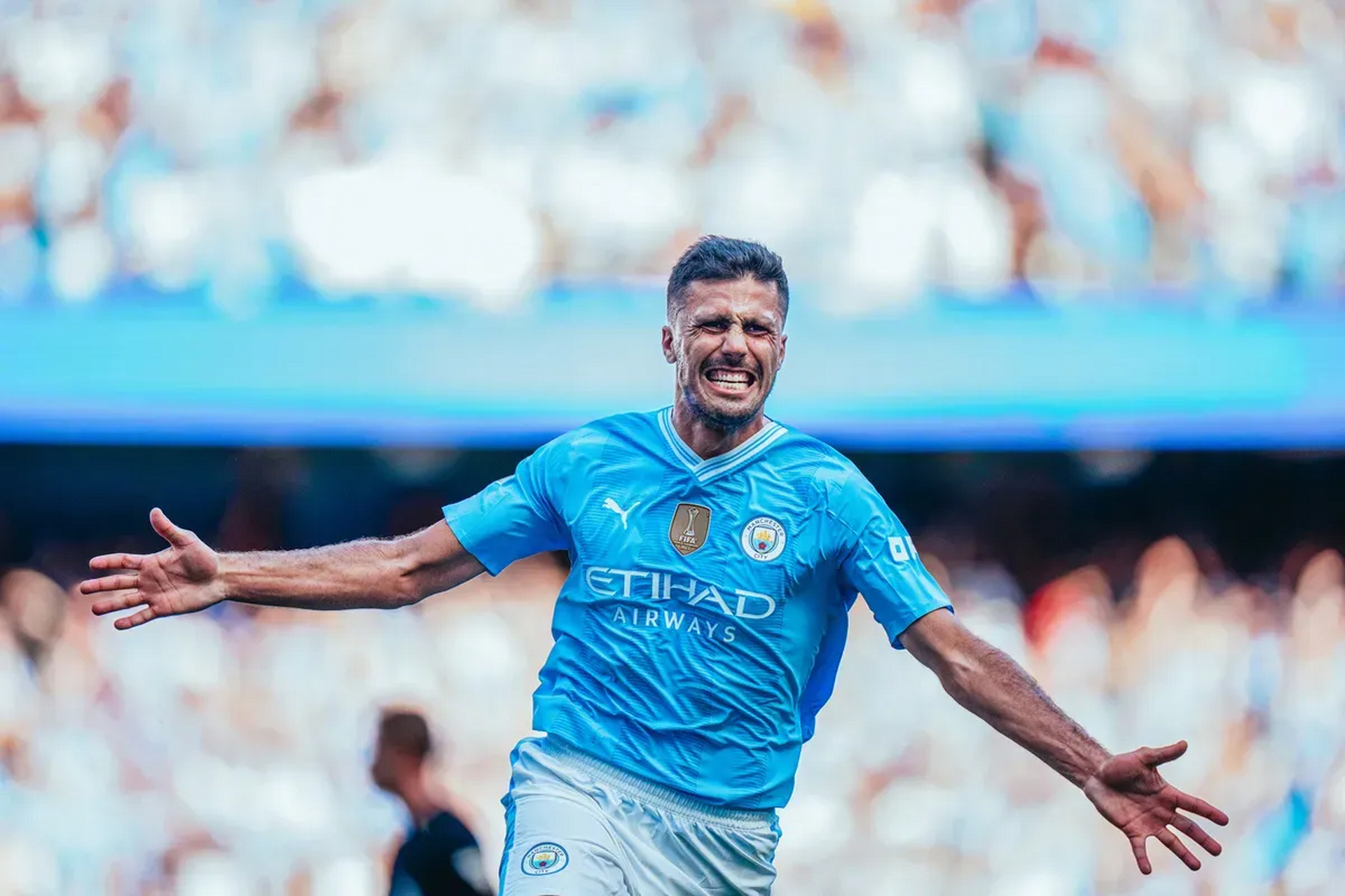 曼城客场大胜纽卡斯尔联，提升信心士气高涨再战的简单介绍