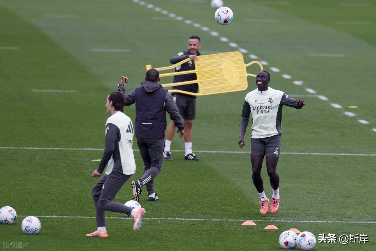 包含瓦伦西亚主场遭逆转，遗憾失利的词条