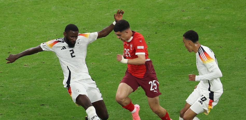 意大利联赛:球队之间惊心动魄的较量 意大利联赛:球队之间惊心动魄的较量