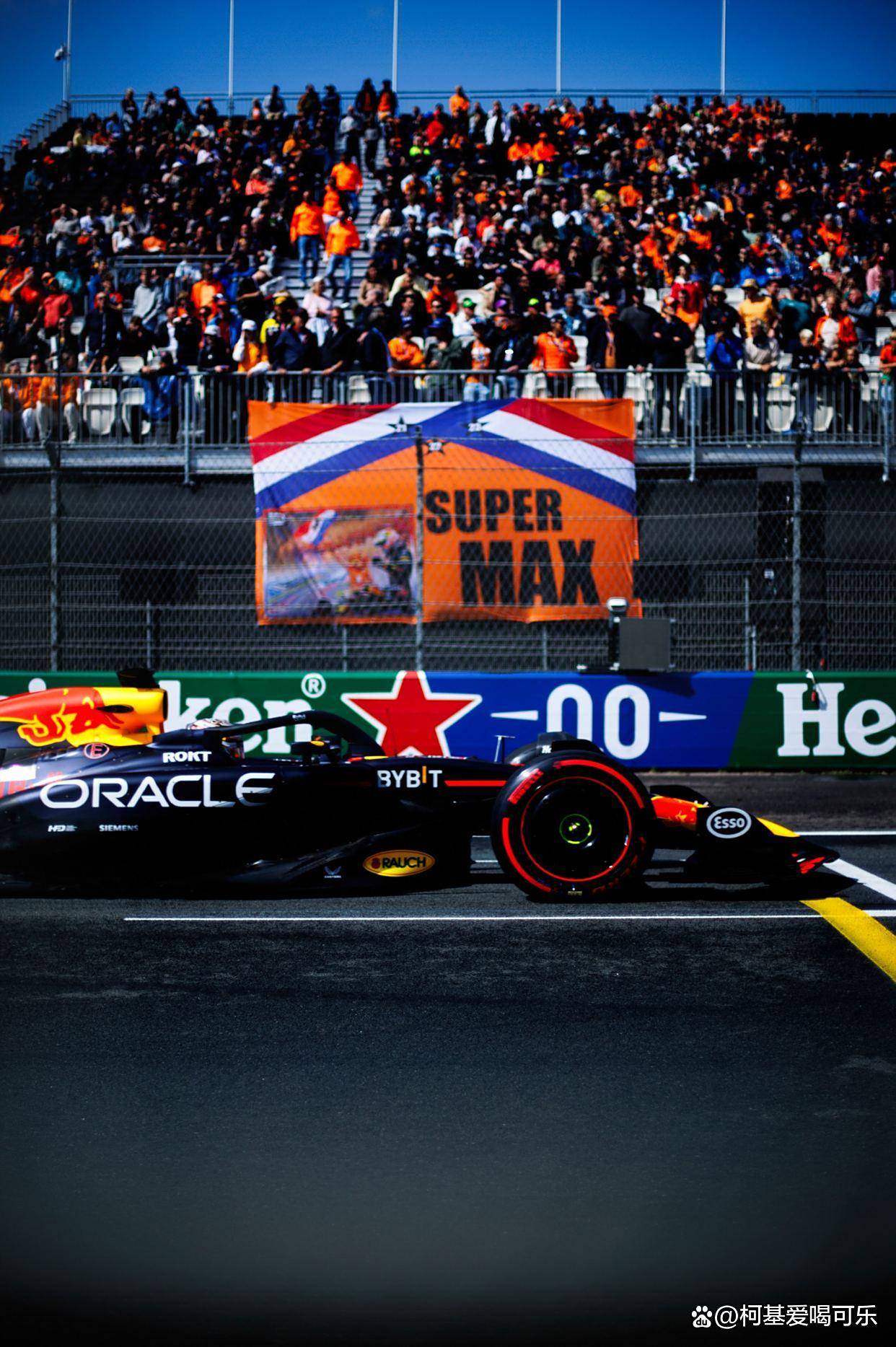 梅赛德斯逆转红牛二队，佩雷兹点燃赛场的简单介绍