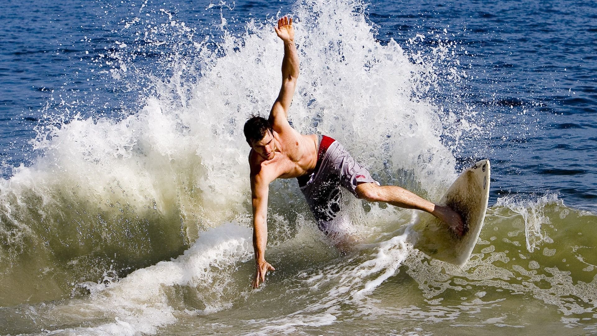 舞台越大越强！武切维奇主宰关键战，奇才团队篮球完胜火箭个人秀