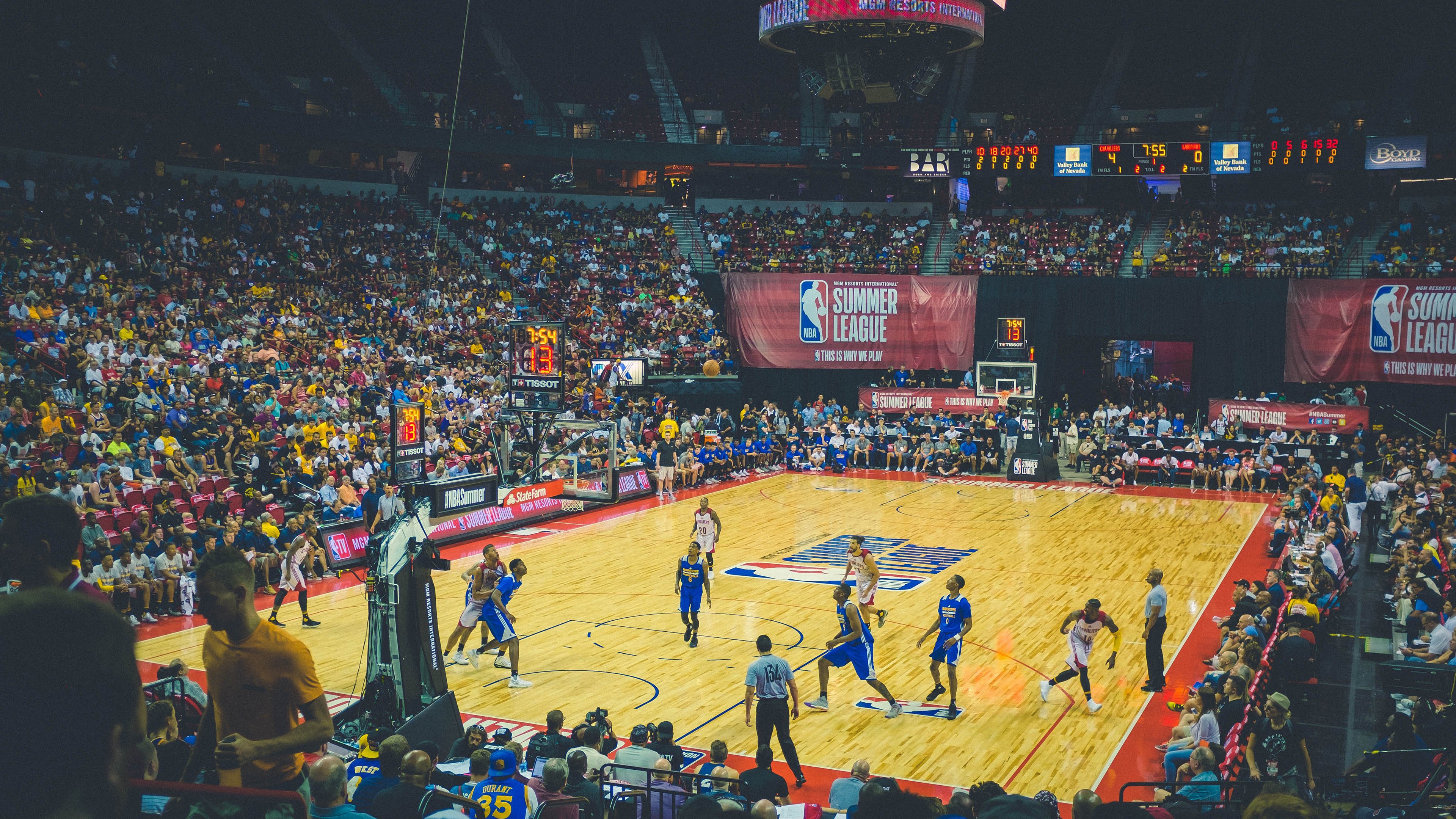 武切维奇爆发，活塞稳稳拿下深圳队